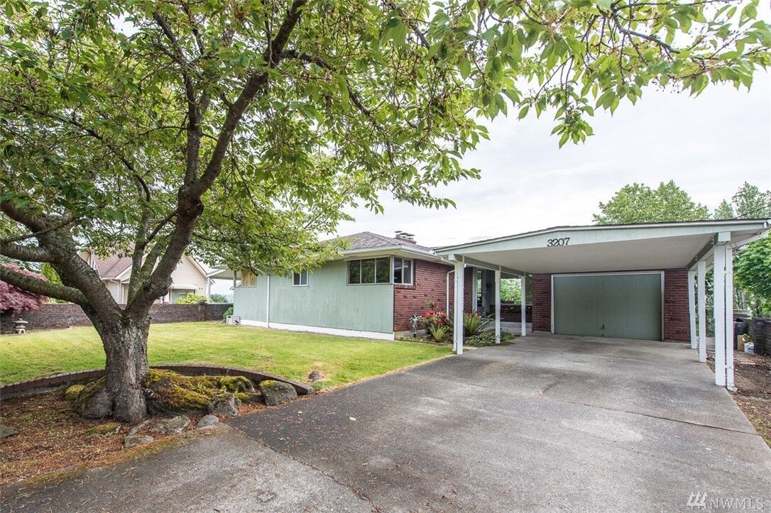 Property Photo:  3207 E L St  WA 98404 