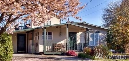 Property Photo:  934 4th St  WA 98275 