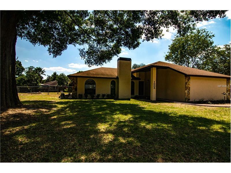 Property Photo:  1005 Winifred Way  FL 33809 