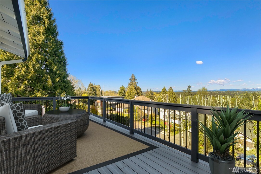 Property Photo:  4031 96th Ave SE  WA 98040 