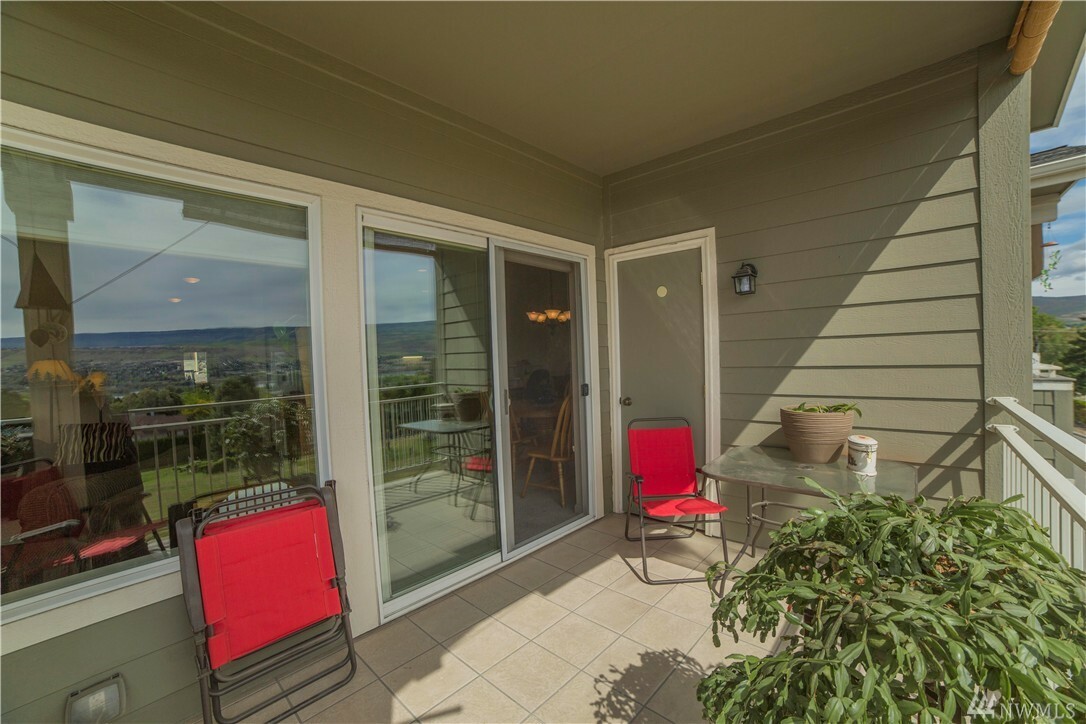 Property Photo:  1601 Maiden Lane A201  WA 98801 