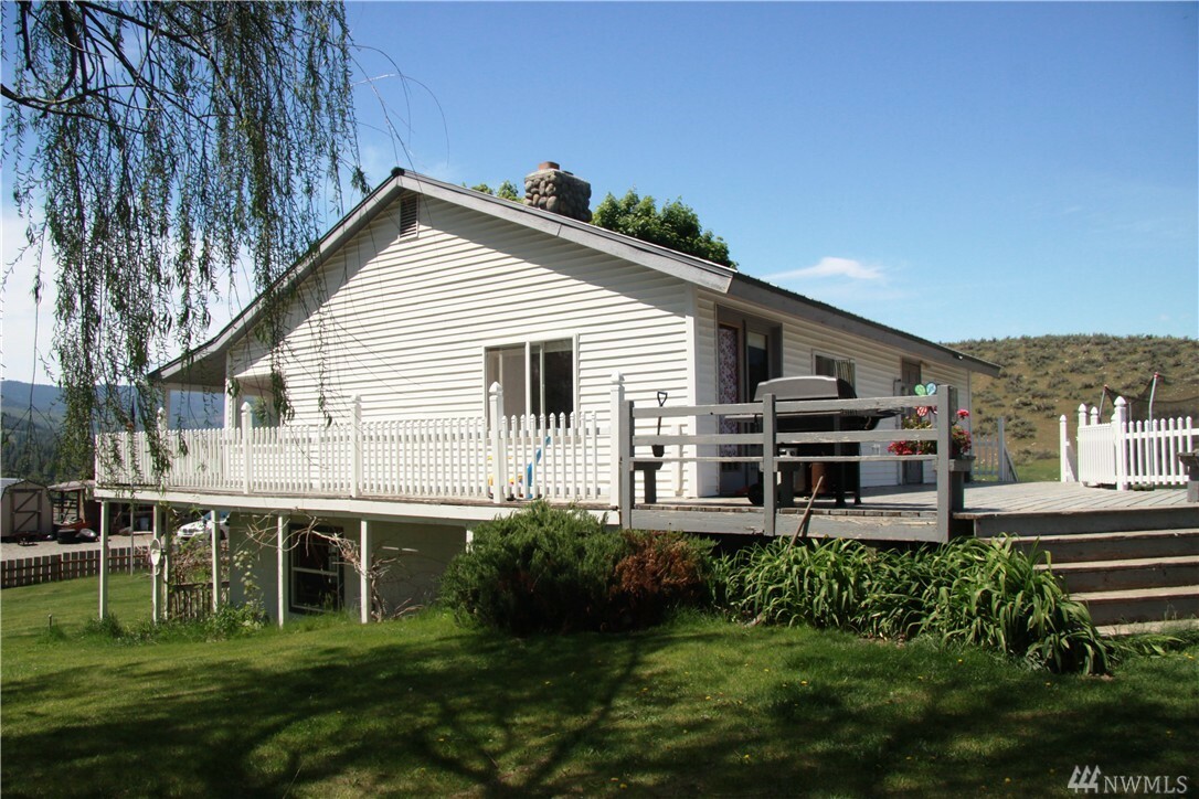 Property Photo:  22 Wilson Rd  WA 98862 