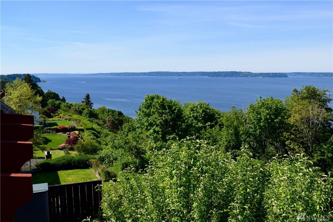 Property Photo:  4743 51st Place SW  WA 98116 