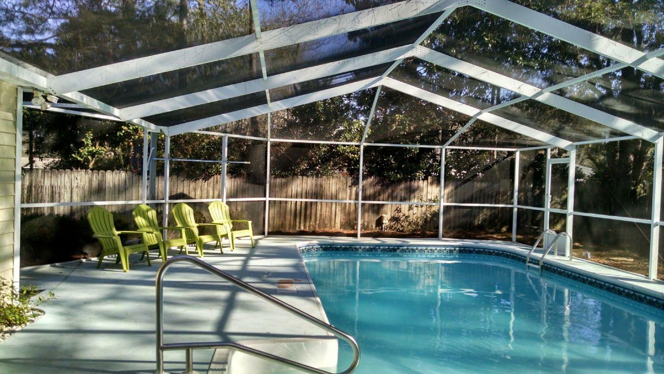 Property Photo:  813 Loblolly Court  FL 32548 