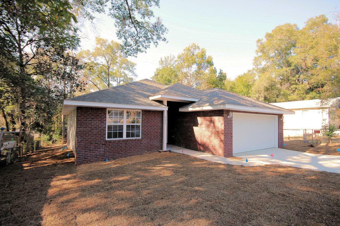 Property Photo:  605 32nd Street  FL 32578 