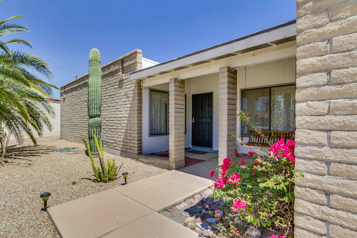 Property Photo:  2390 N Camino Mateo  AZ 85745 