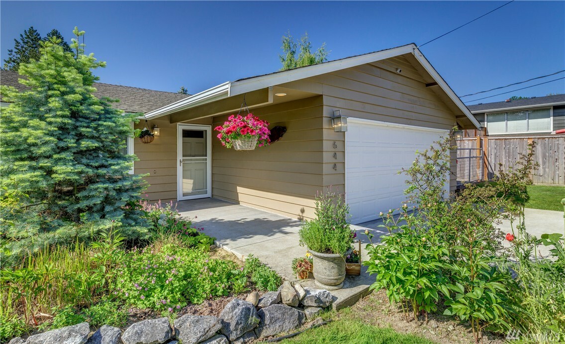 Property Photo:  644 Leroy Place  WA 98226 