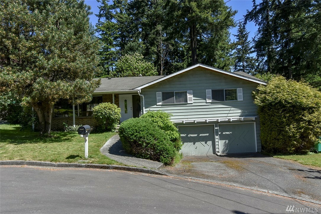 Property Photo:  416 N 180th St  WA 98133 