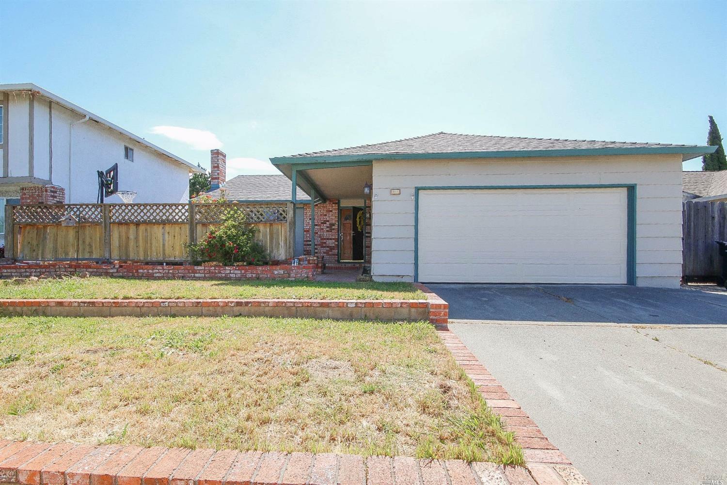 Property Photo:  817 Scoter Way  CA 94585 