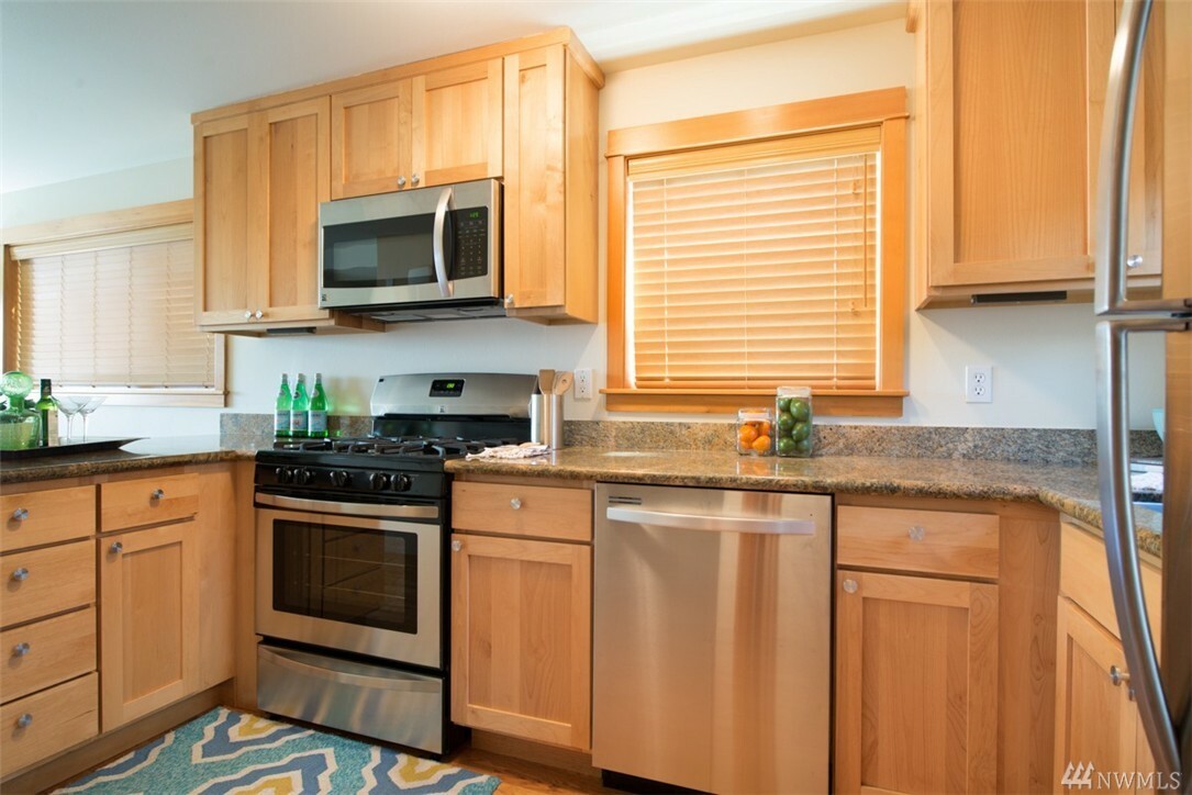 Property Photo: 4533 41st Ave SW C WA 98116