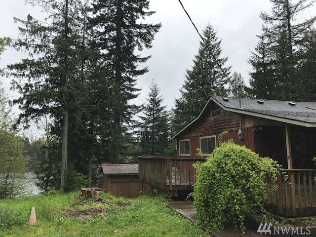 Property Photo: 37211 E Lake Walker Dr SE WA 98022