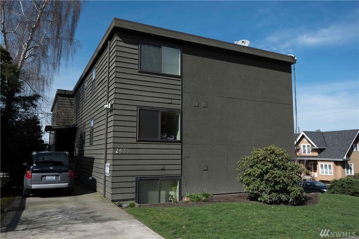 Property Photo:  2635 Franklin Ave E  WA 98102 