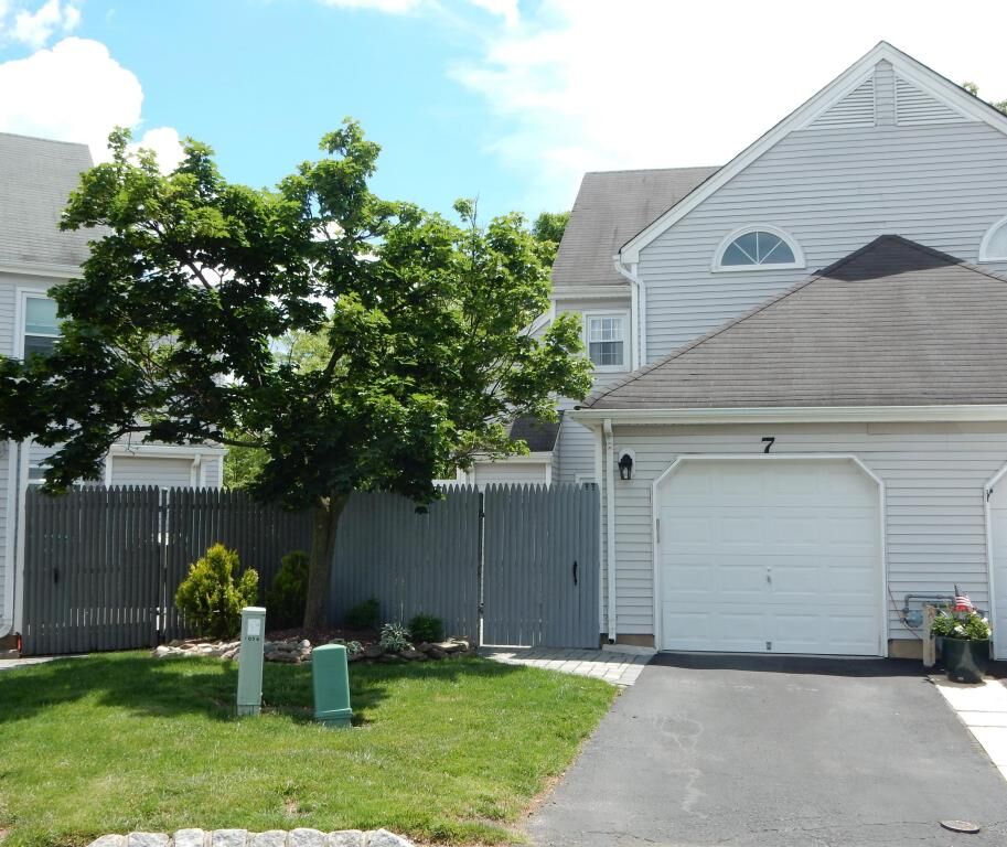 Property Photo:  7 Robinson Court  NJ 07728 