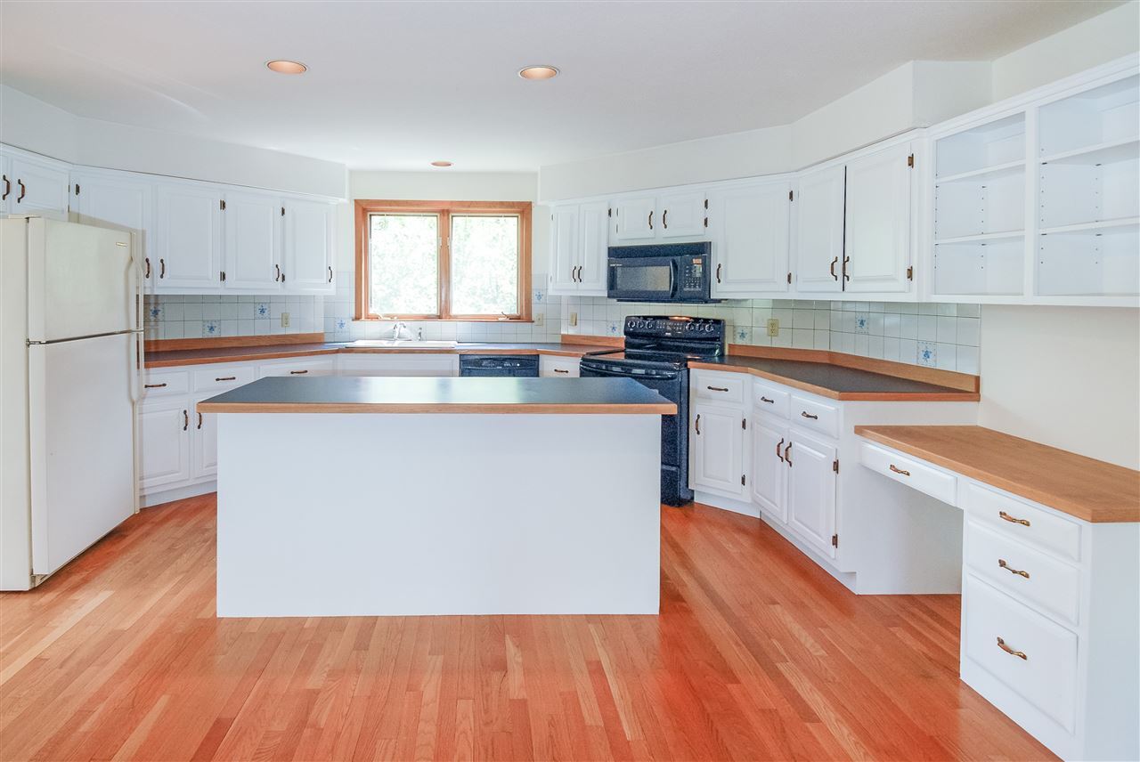 Property Photo:  6 Orchard Hill Road  NH 03840 