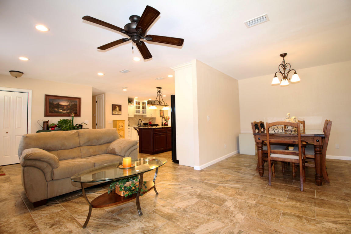 Property Photo: 405 Paradise Road FL 32578