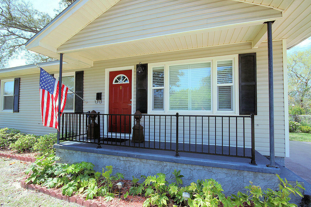 Property Photo: 108 NW London Avenue FL 32548