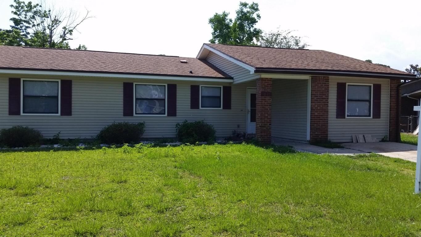 Property Photo: 1010 Aspen Court FL 32547