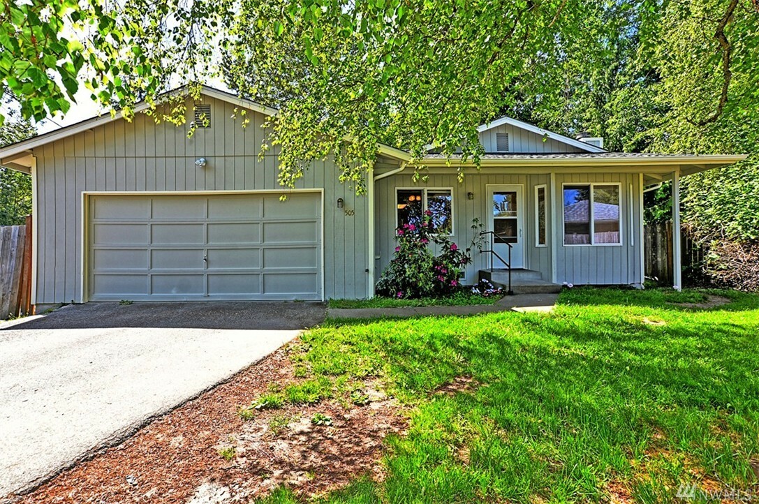 Property Photo:  505 103rd Place SE  WA 98208 