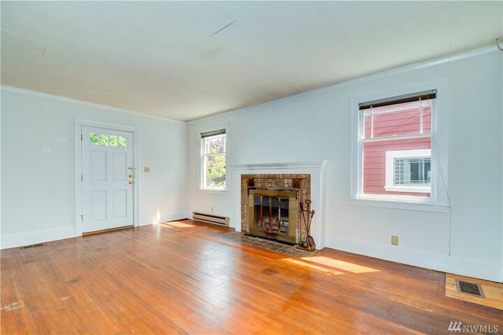 Property Photo:  543 N 71st St  WA 98103 