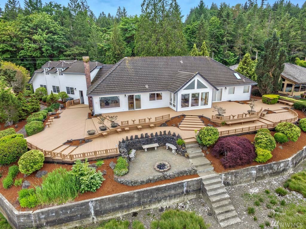 Property Photo: 15221 E State Route 106 WA 98528