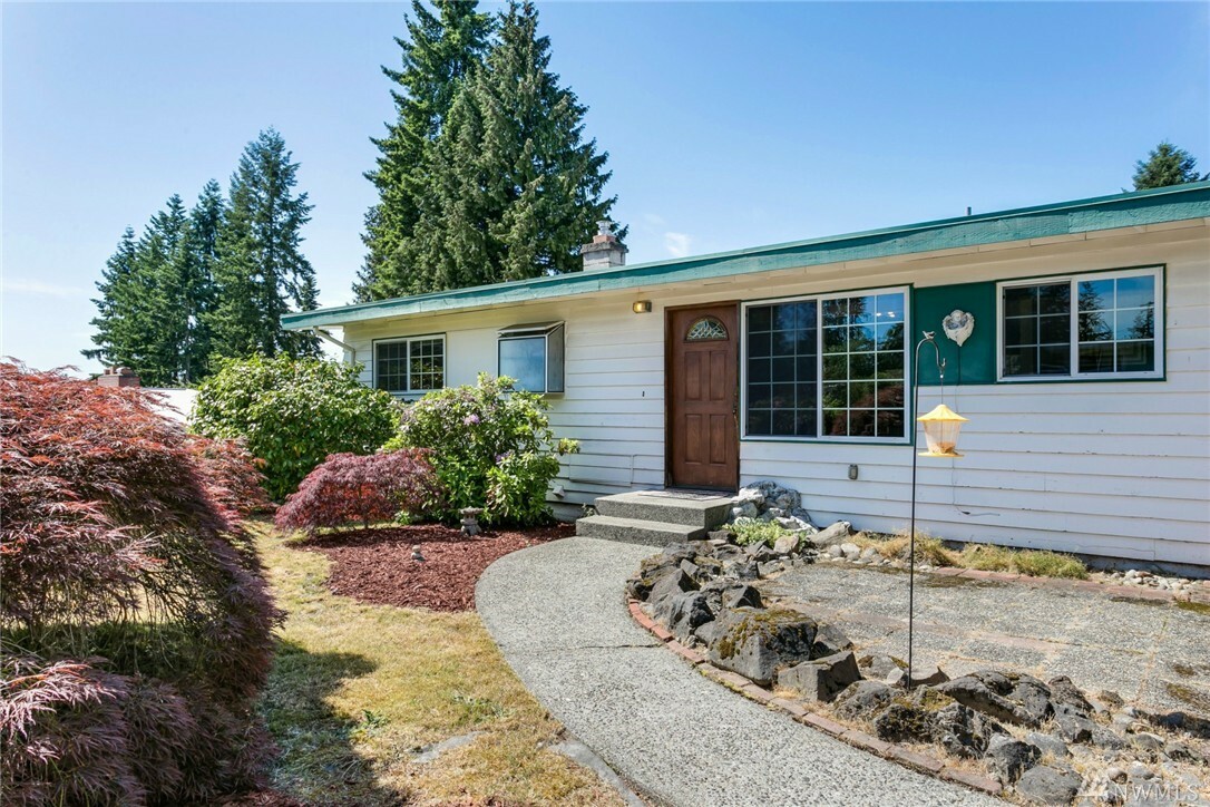 Property Photo: 15810 SE 10th St WA 98008
