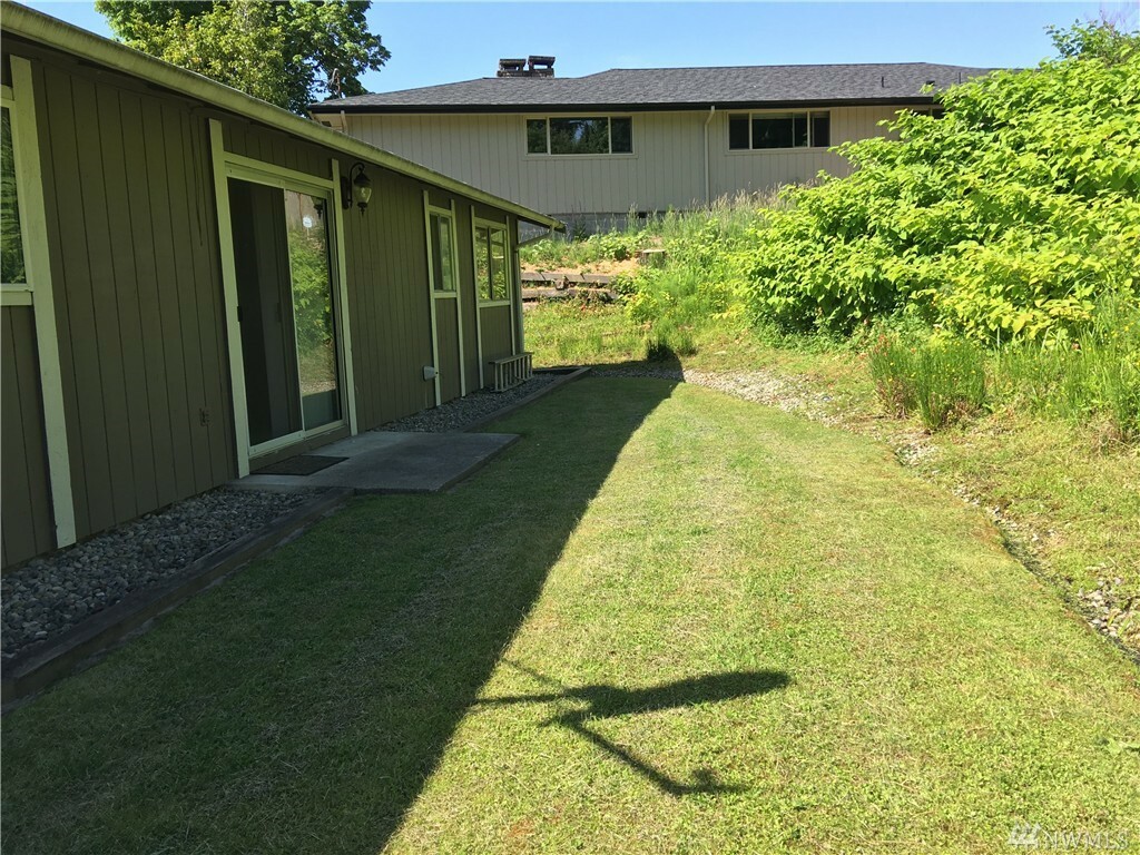 Property Photo:  2021 2023 Sunset Dr W  WA 98466 