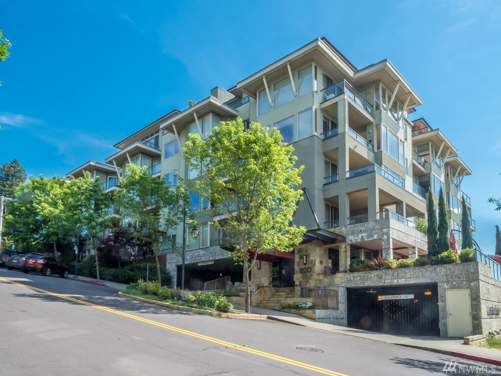 Property Photo: 220 1st St 105 WA 98033