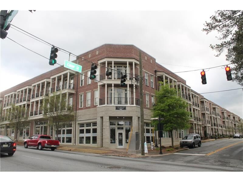 Property Photo: 257 W Crogan Street 305 30046