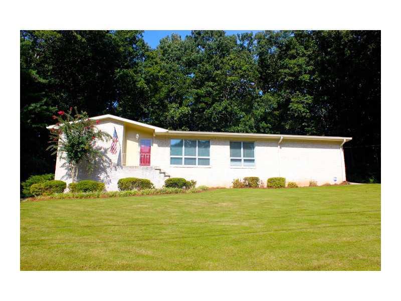 Property Photo:  1713 Lancaster Drive   30066 