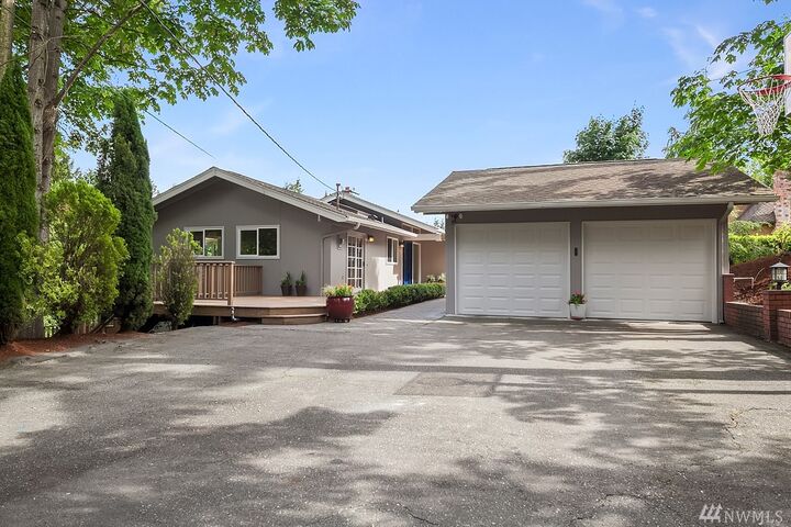 Property Photo:  6022 94th Ave SE  WA 98040 