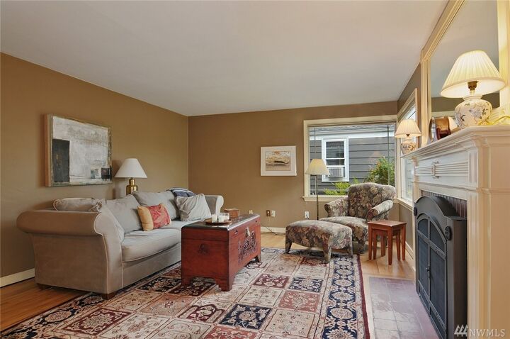 Property Photo: 2524 31st Ave W WA 98199