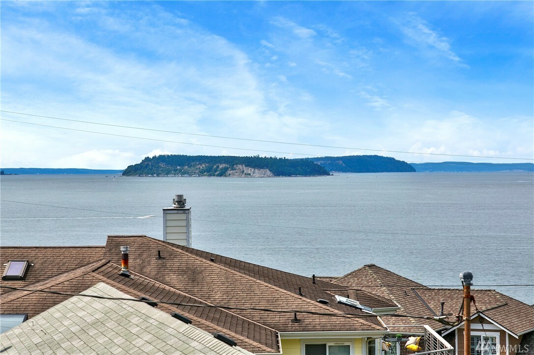 Property Photo:  1456 Madrona Ave  WA 98203 