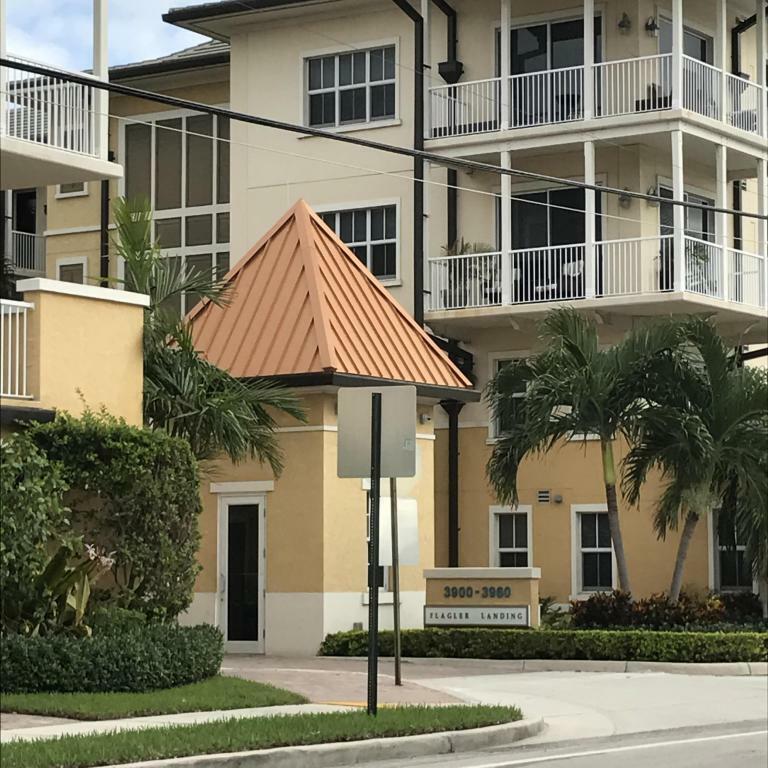 Property Photo:  3940 N Flagler Drive 204  FL 33407 