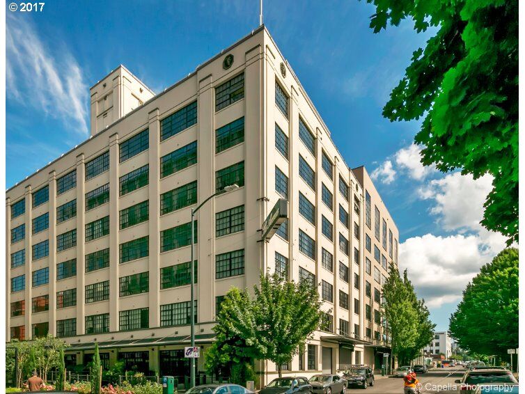 Property Photo: 1400 NW Irving St 713 OR 97209