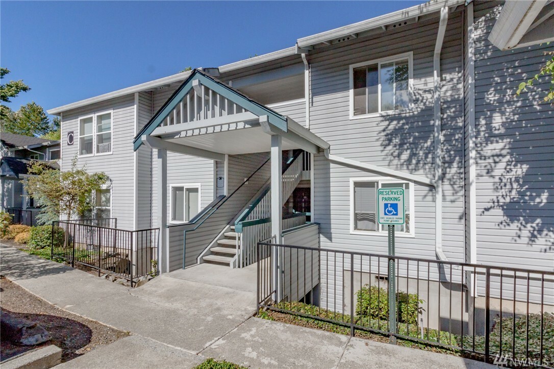Property Photo: 33020 10th Ave SW C-204 WA 98023