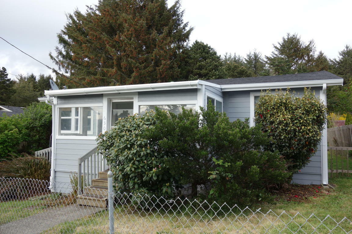 Property Photo:  630 SE Jetty Avenue  OR 97367 