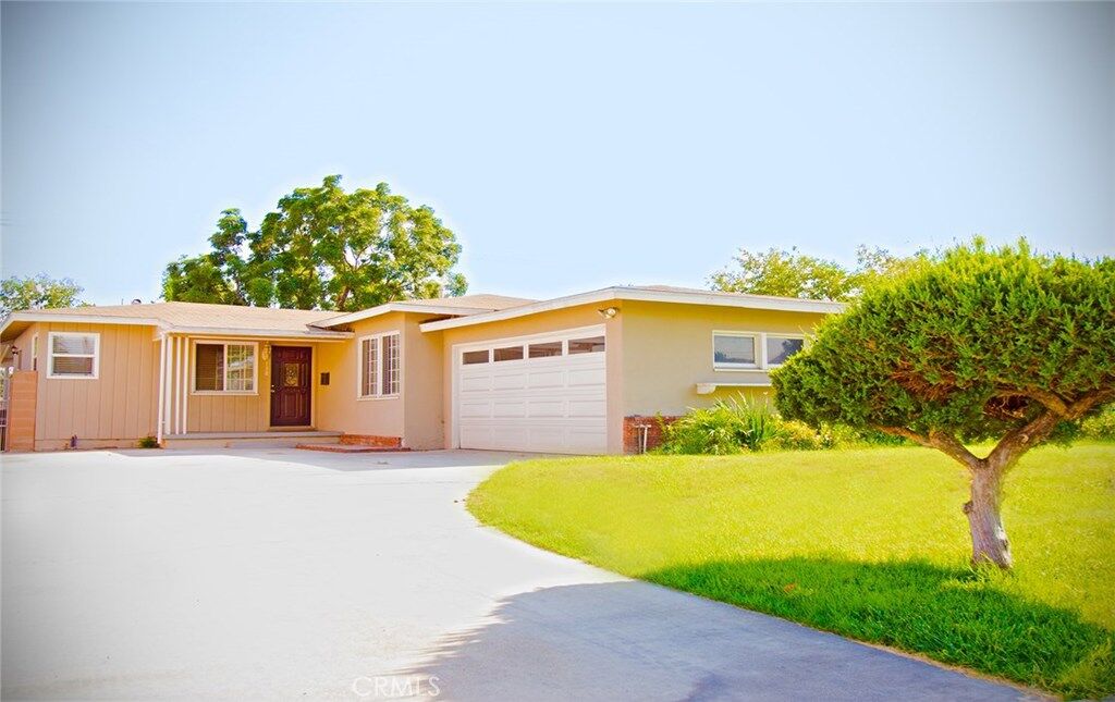 Property Photo: 738 E I Street CA 91764