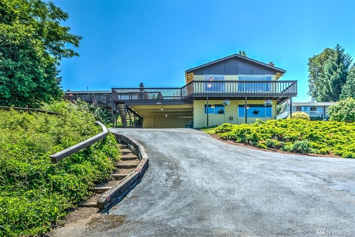 Property Photo:  601 38th St  WA 98221 