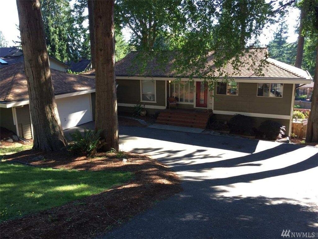 Property Photo: 820 W Sunset Wy WA 98027