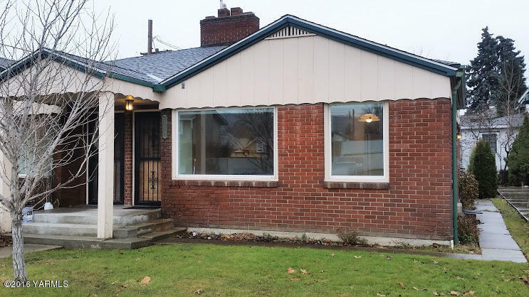Property Photo: 504 E Lincoln Ave WA 98901