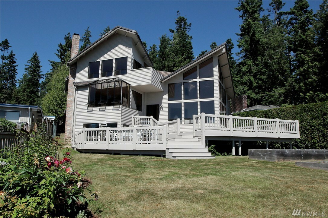 Property Photo: 708 Priest Point Dr NW WA 98271