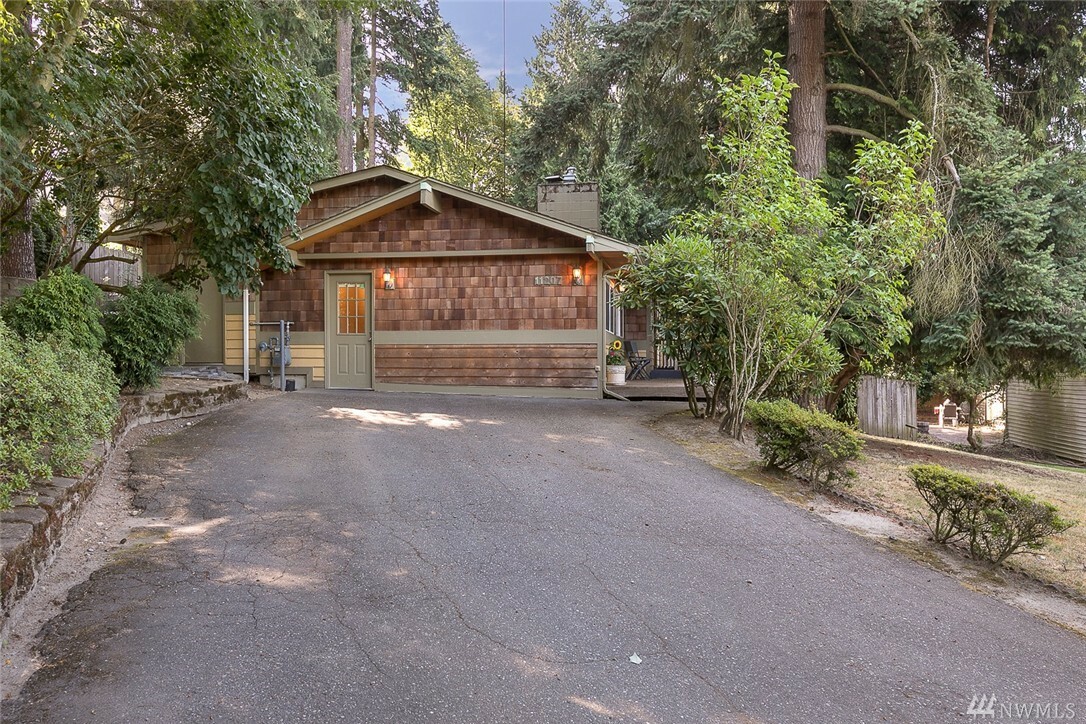 Property Photo:  11207 NE 97th St  WA 98033 