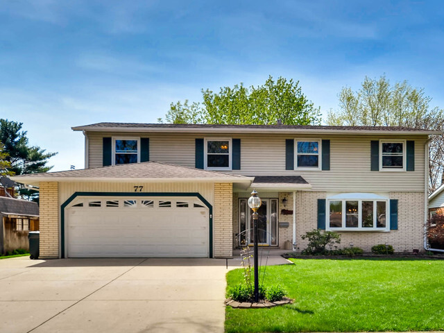 Property Photo: 77 King Henry Court IL 60067