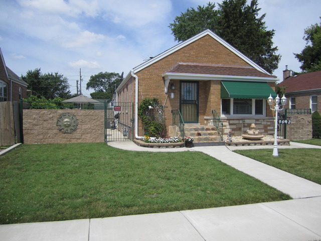 Property Photo: 9642 Maplewood Avenue IL 60805