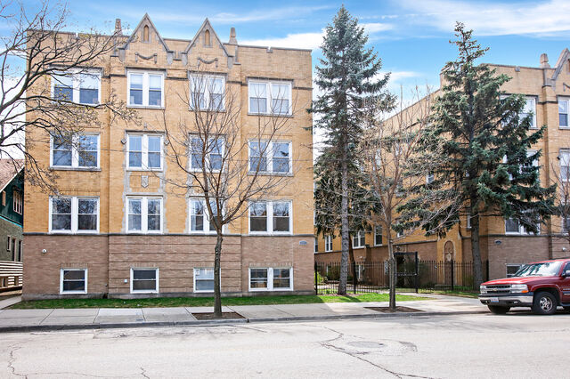 Property Photo:  3911 W Addison Street 2A  IL 60618 