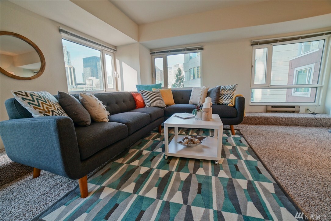 Property Photo: 121 Vine St 506 WA 98121