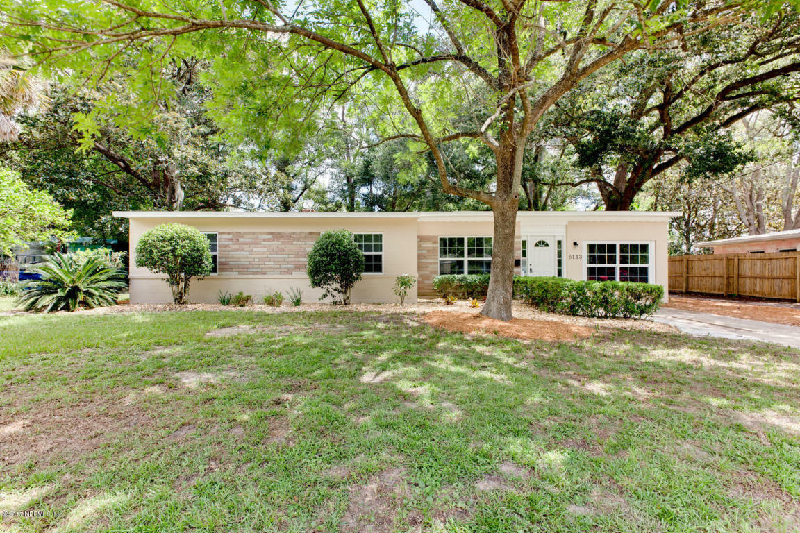 Property Photo: 6113 Robbins Circle N FL 32211