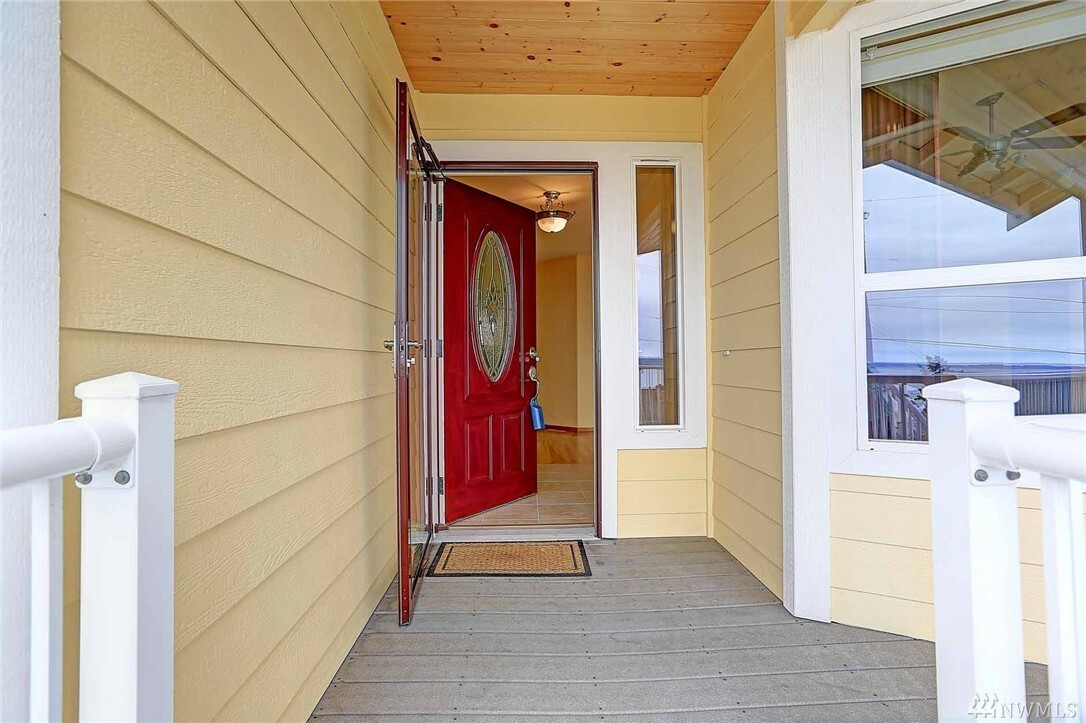 Property Photo:  318 Burke Dr  WA 98282 