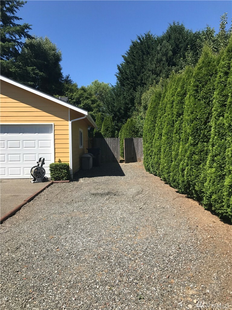 Property Photo:  305 Vista Ct  WA 98252 