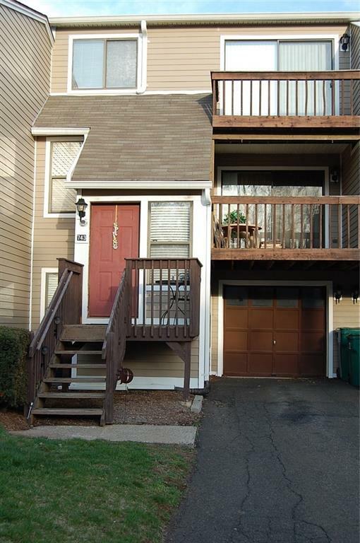 Property Photo:  743 Robert Frost Drive 743  CT 06405 